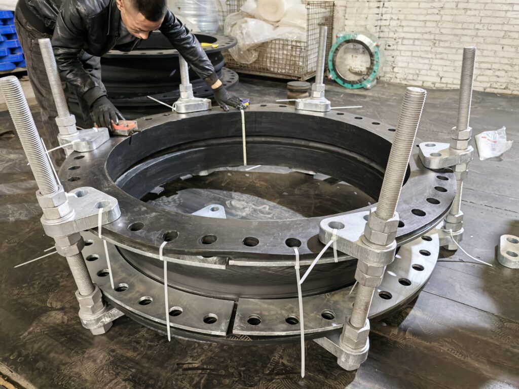 Custom 46 inch Neoprene Rubber Expansion Joint 305mm length for Malaysia project